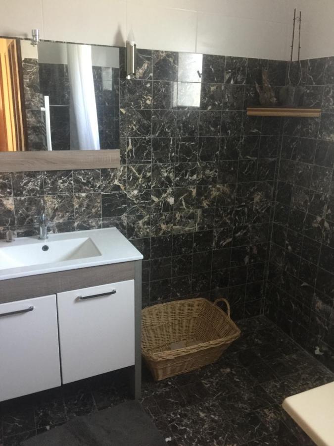 Chambre Pratique Avec Wc Et Vasque Attenant Du Rucher Naturaile Montagnac  Exteriér fotografie
